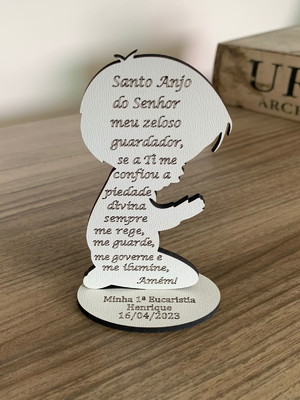 Lembrancinha de mesa menino orando - cod- lm012