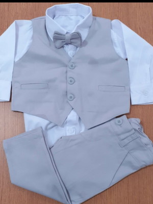 Colete cinza pajem calça camisa gravata