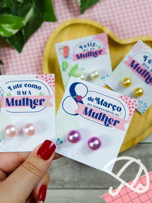 Cartão com brinco dia da mulher