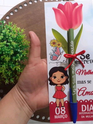 Cartão com caneta dia das mulheres