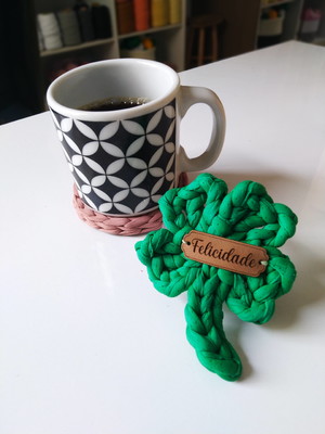 10 chaveiro trevo de 4 folhas personalizado em fio de malha