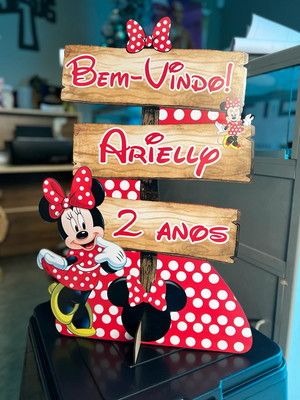 Display de aniversário em mdf decoração minei vermelha