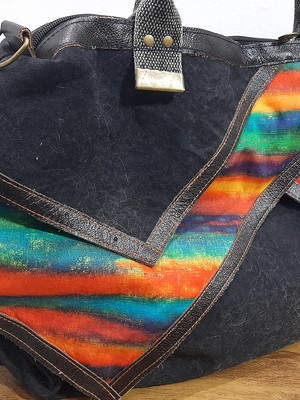 Bolsa em lona trully couro e tecido digital