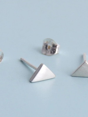 Brinco triangular em prata brinco minimalista