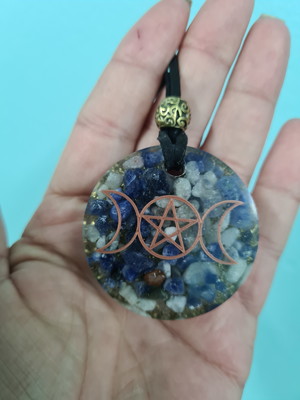 Orgonite colar triluna lua triplíce.