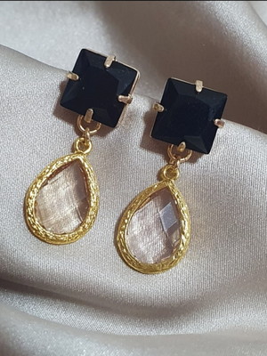 Brinco banhado com cristal ônix e pingente rose de france