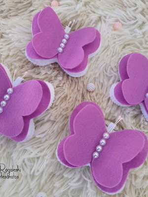 Kit com 10 chaveiros de feltro borboleta lilás com pérola.