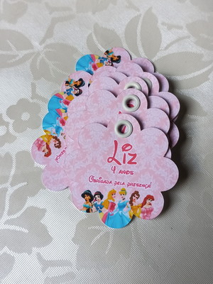 Tag com ilhós princesas - 50 unidades