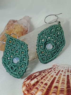 Brinco do lua em macrame