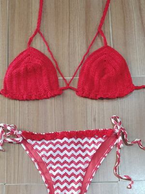 Biquíni de crochê vermelho