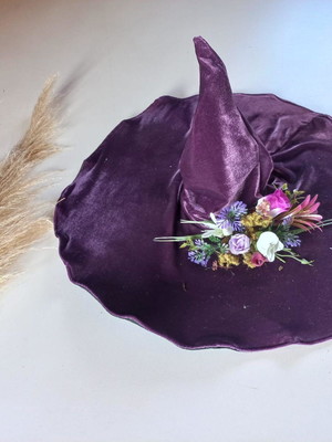 Chapéu bruxa roxo veludo com flores