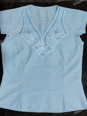 Blusa de linho com renda renascença