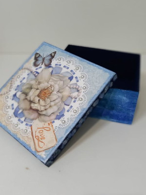 Caixa decorada quadrada (21cm)