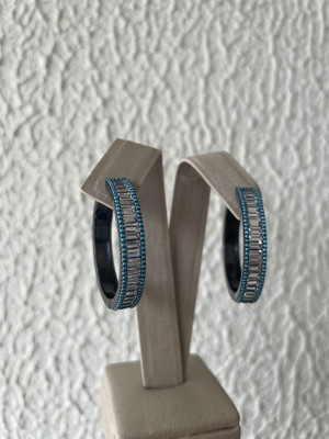 Argola zircônia baguete cristal ródio negro