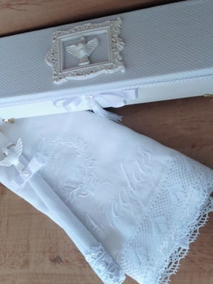 Kit batizado especial com toalha de cambraia de linho.
