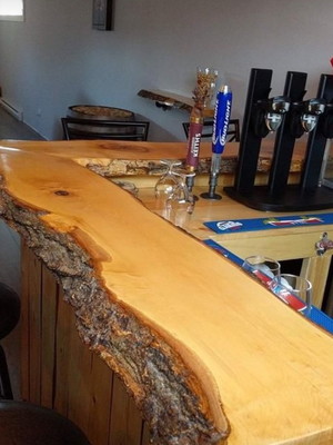 Bancada madeira rustica com resina cozinha bar gourmet luxo