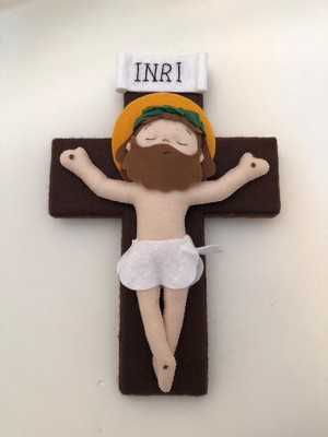 Crucifixo em feltro - jesus crucificado