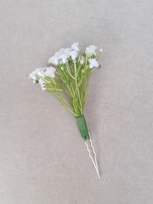 Arranjo de cabelo de grampo com mosquitinhos artificiais