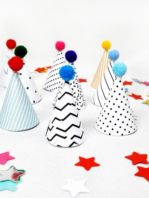 Toppers de mini chapeuzinhos com pompom 20 unidades