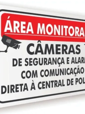 Placa área monitorada com câmeras de segurança