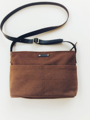 Bolsa transversal passeio amêndoa