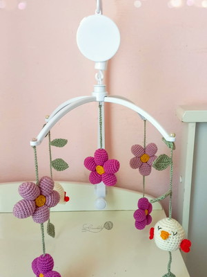 Móbile musical para berço com suporte tema jardim