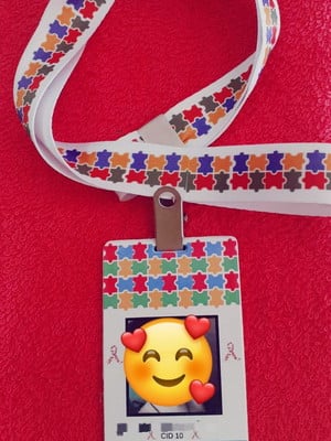 Crachá personalizado com cordão