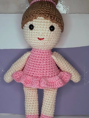 Boneca bailarina malu em amigurumi