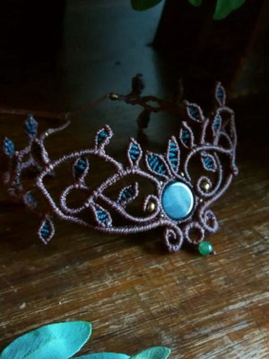 Headband elfico em macramê floresta com pedra do universo