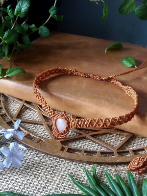 Headband/gargantilha choker em macramê com quartzo rosa