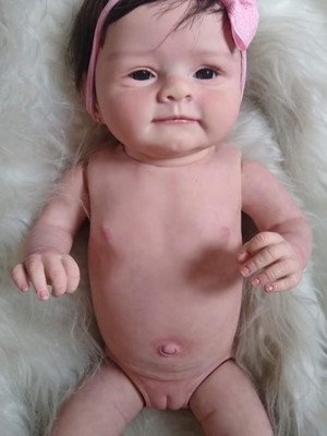 Bebe reborn menina mary pode banho e faz xixi