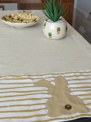Trilho de mesa páscoa aplique coelho