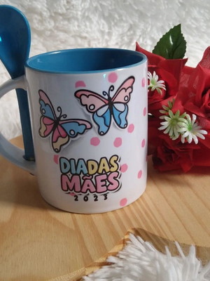 Caneca de cerâmica com colher