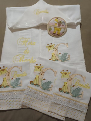 Kit fraldas e toalha de banho com capuz personalizada