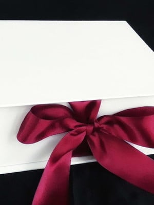 Caixa cartonada branca sem personalização grande