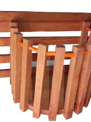 Cachepot de madeira com ganchos