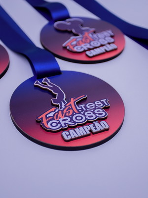 Kit 30 medalhas mdf com aplique cross futebol corrida
