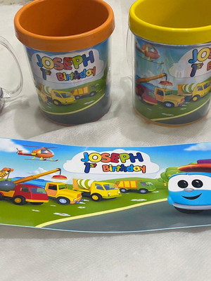 Canecas léo e o caminhão