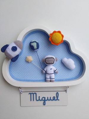 Enfeite de porta de maternidade astronauta
