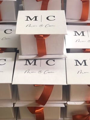 Caixa cartonada para doces brownie bem casado