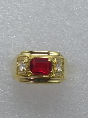 Anel folhado a ouro 18k com pedra