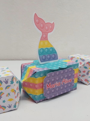 Caixa bala pop it com apliques em 3d