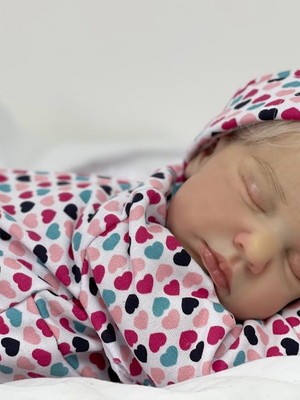 Bebe reborn dormindo realista com enxoval