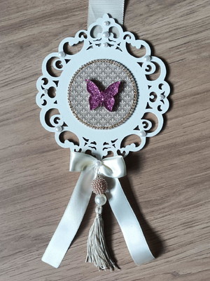 Mandala de mdf com borboleta em resina