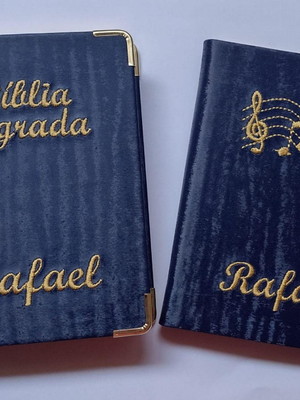 Kit de bíblia e hinário comum de canto