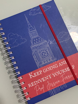 Caderno personalizado arrame lateral 100 páginas pautado