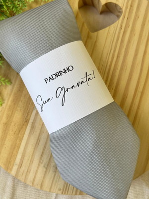 Gravata tradicional cinza
