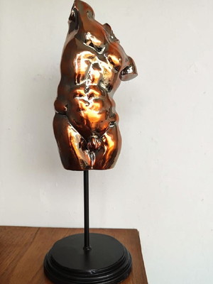 Torso masculino resina e pedra sabão
