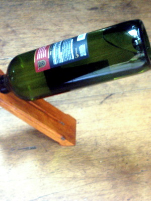 Suporte magico para garrafa de vinho - magic holder