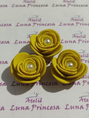 Mini flor 2 cm eva glitter decorada c/ pérola - 50 unidades